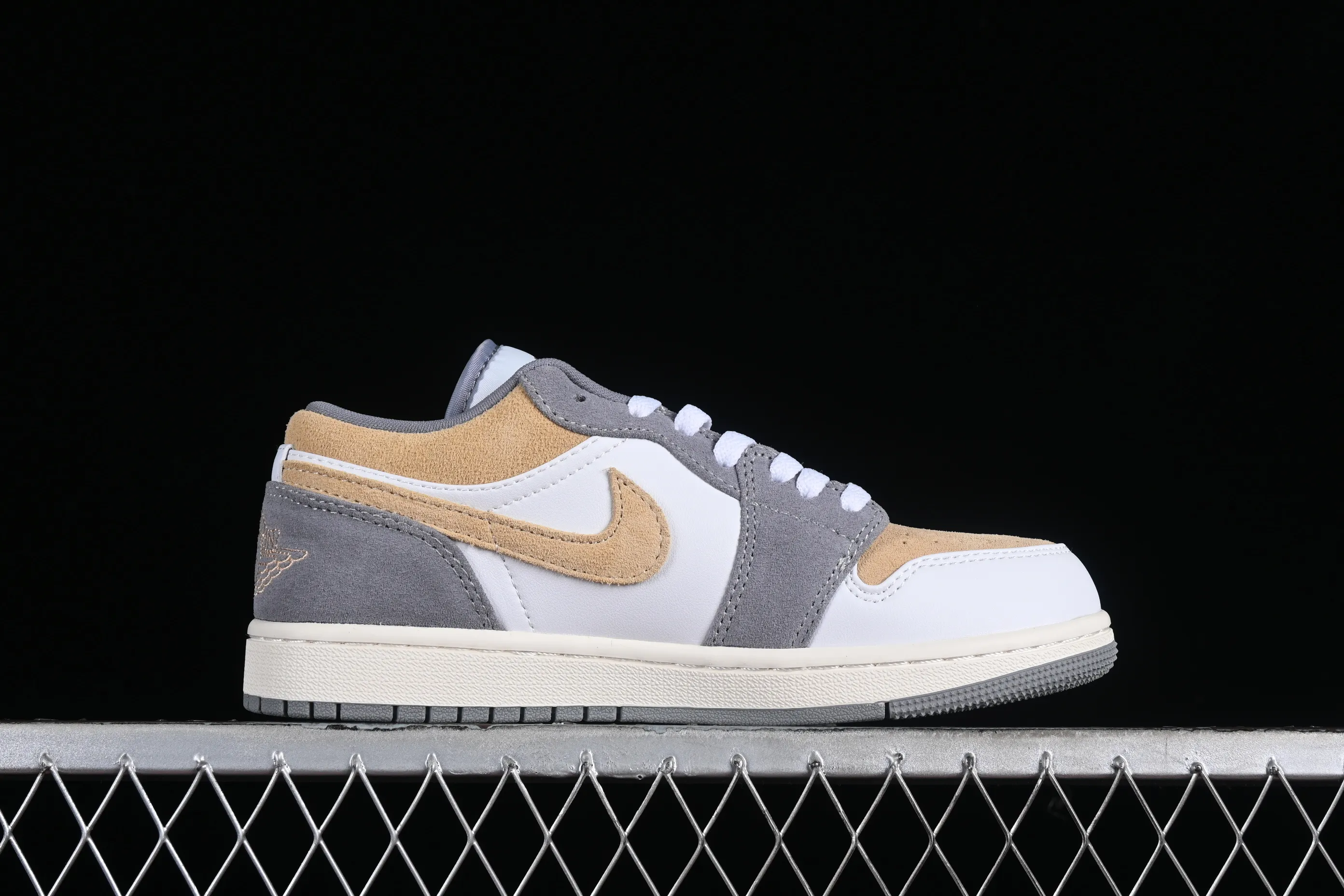 All categories Air Jordan Jordan series basketball shoes Air Jordan 1 Low Z version Air Jordan 1 Low AJ1 Joe 1 gray brown low-top cultural basketball shoes DC0774-189